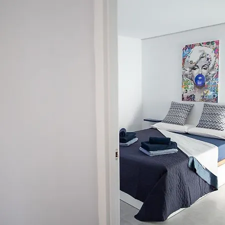 Urbania Apartment *